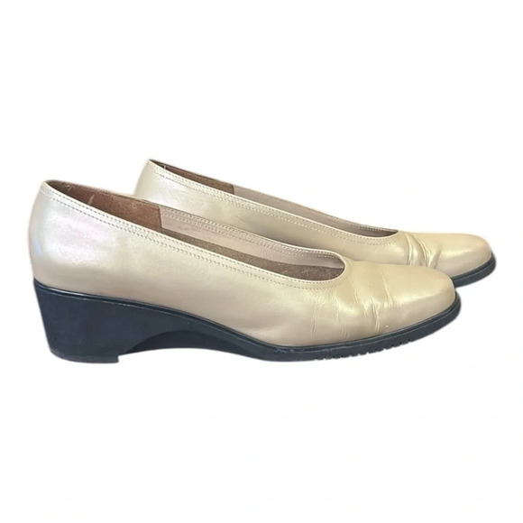 Salvatore Ferragamo Neutral Leather Pumps Size 8 - Picture 7 of 10